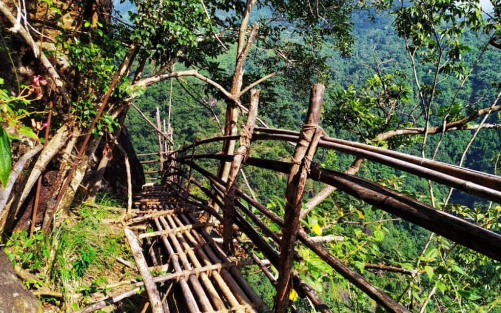 Mawryngkhang Trek | Offbeat places in Meghalaya 